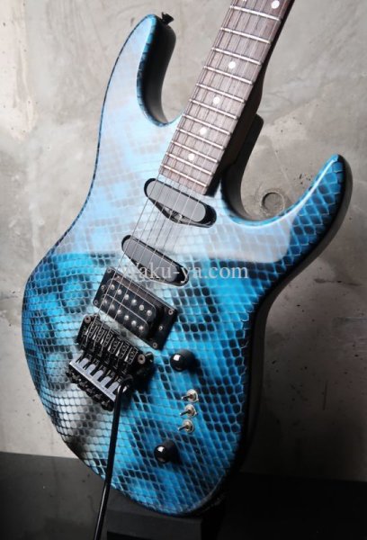 画像1: B.C. Rich Gunslinger Snake Skin Blue  (1)