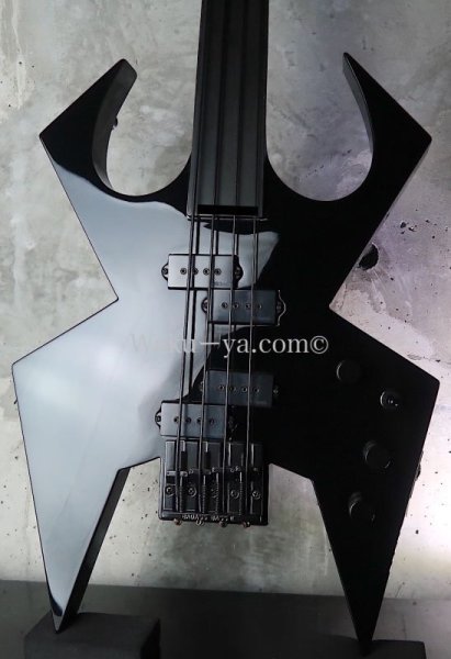 画像1: B.C. Rich Custom Shop Widow Bass Fretless Black  (1)